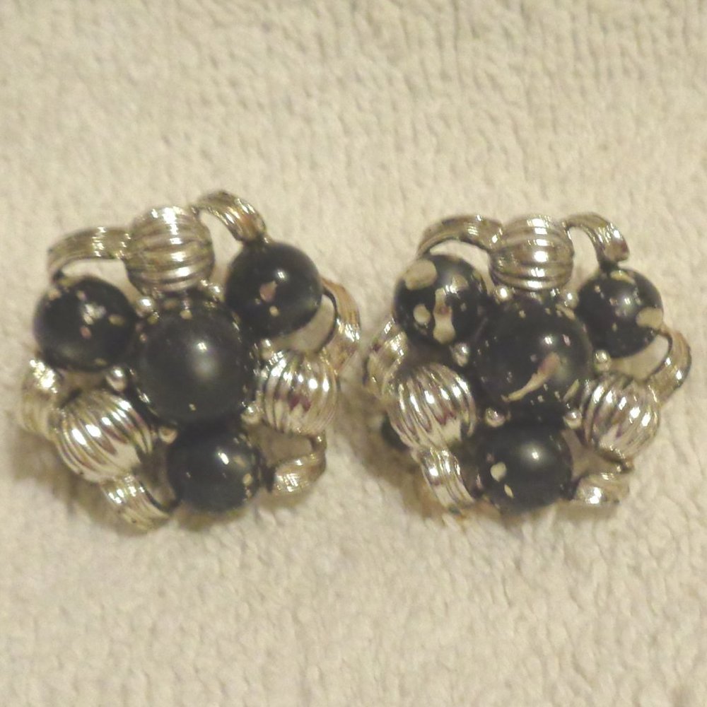 *Black Speckle Bead Silver-tone Cora Clip Earrings